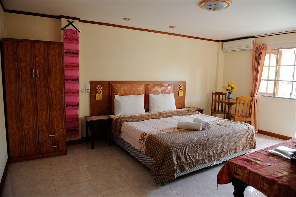 The Britannia Hotel Chiang Mai Exterior photo