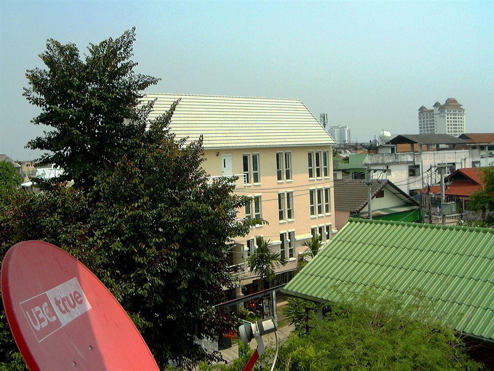 The Britannia Hotel Chiang Mai Exterior photo