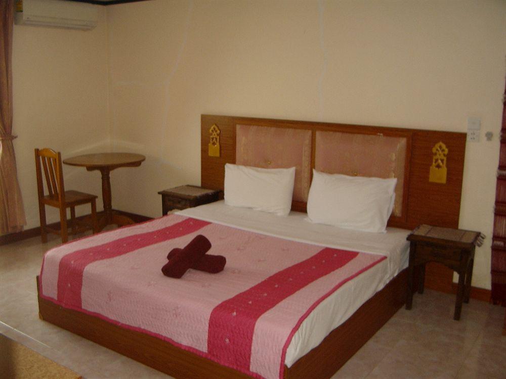 The Britannia Hotel Chiang Mai Exterior photo