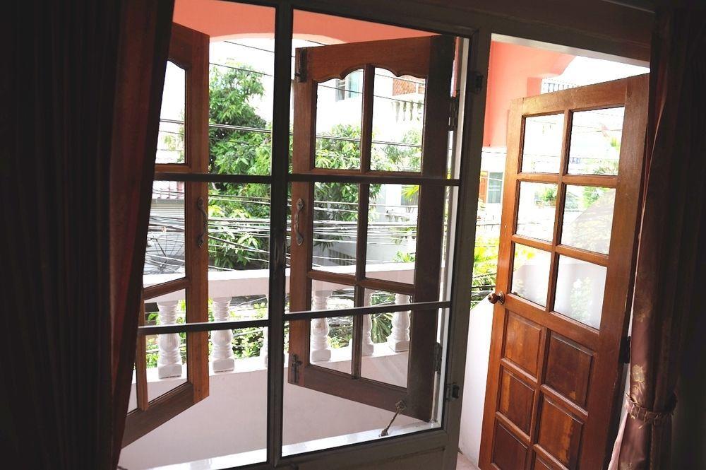 The Britannia Hotel Chiang Mai Exterior photo