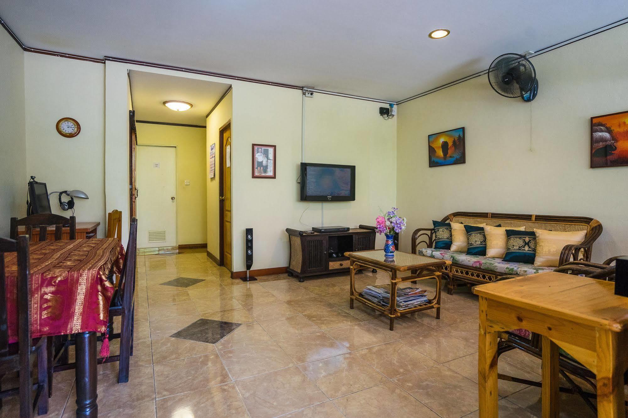 The Britannia Hotel Chiang Mai Exterior photo